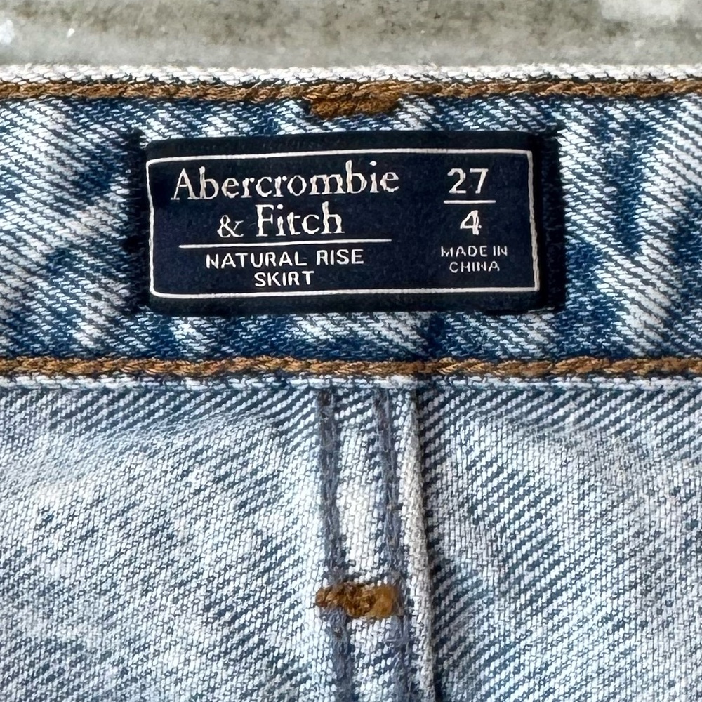 Abercrombie & Fitch Blue Denim Button Front Mini Skirt Size 4/27 - Picture 2 of 5
